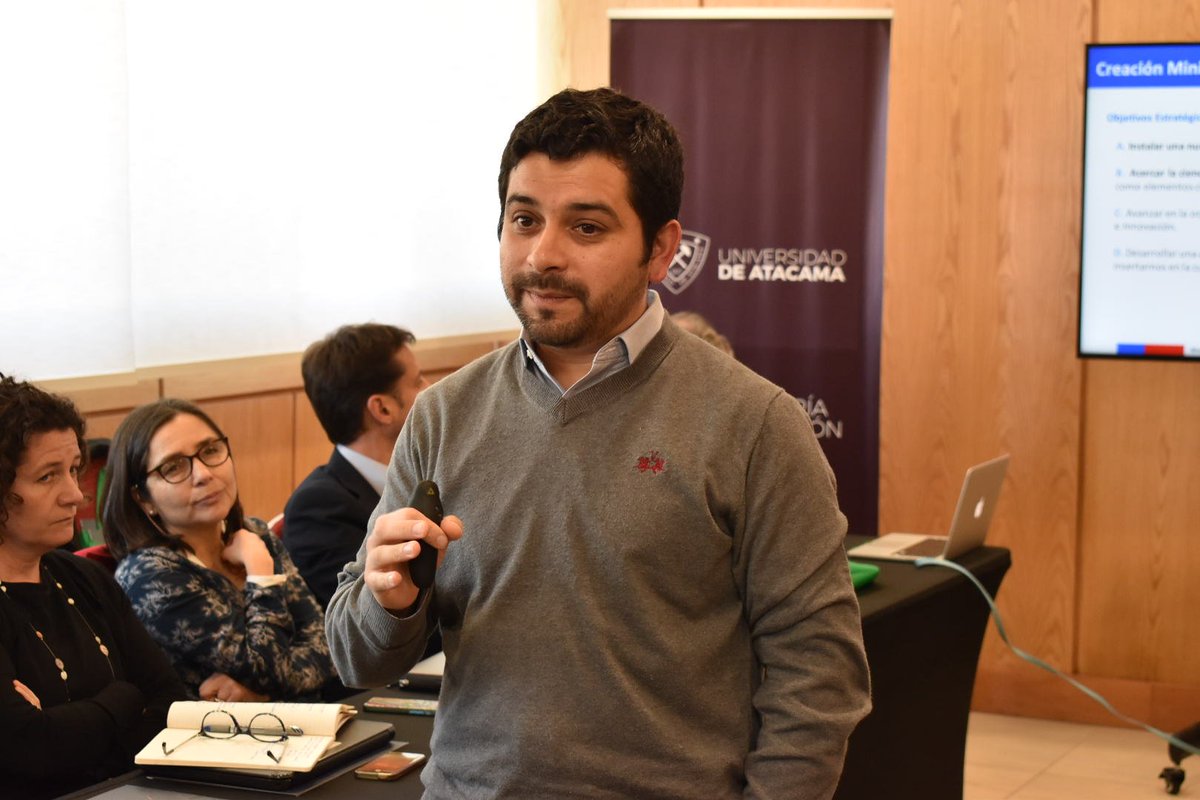 UAtacama's tweet photo. En Copiapó se reúne la Comisión Asesora en Ciencia y Tecnología del @Cruch para analizar el informe de actualización Directiva  "Política, Parlamento Ejecutivo", Informe Cambio Climático, "Ley de Fortalecimiento Regional", Innovación en Chile y Data Observatory @min_ciencia https://t.co/F7rEtX75tp