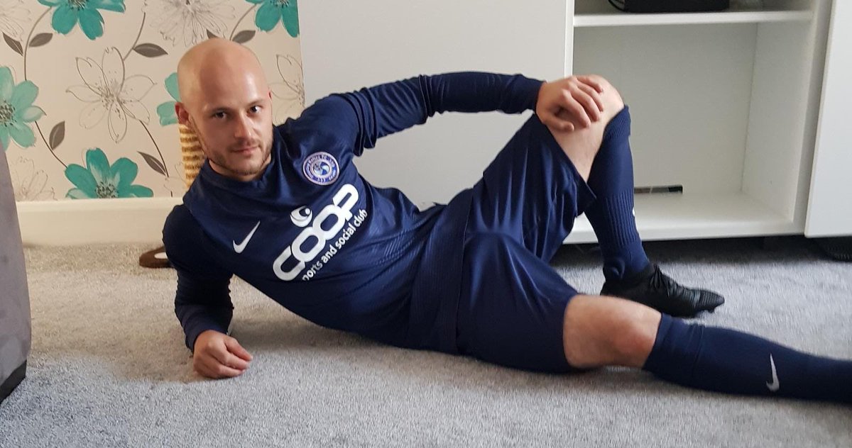 Absolutely buzzing with our new Home Kit as modelled by the gaffer <a href="/shanejunior1989/">shane scott</a> looking forward to its first outing tomorrow 🔥