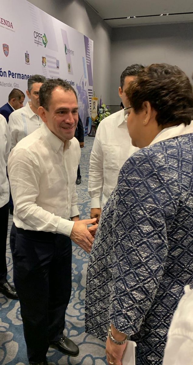 Para #JuntosAvanzar en la coordinación de los recursos públicos, es un placer conocer al nuevo titular de la <a href="/Hacienda_Mexico/">Hacienda</a> el Mtro. @ArturoH_SHCP Sigamos estrechando lazos para fortalecer las finanzas de #QuintanaRoo