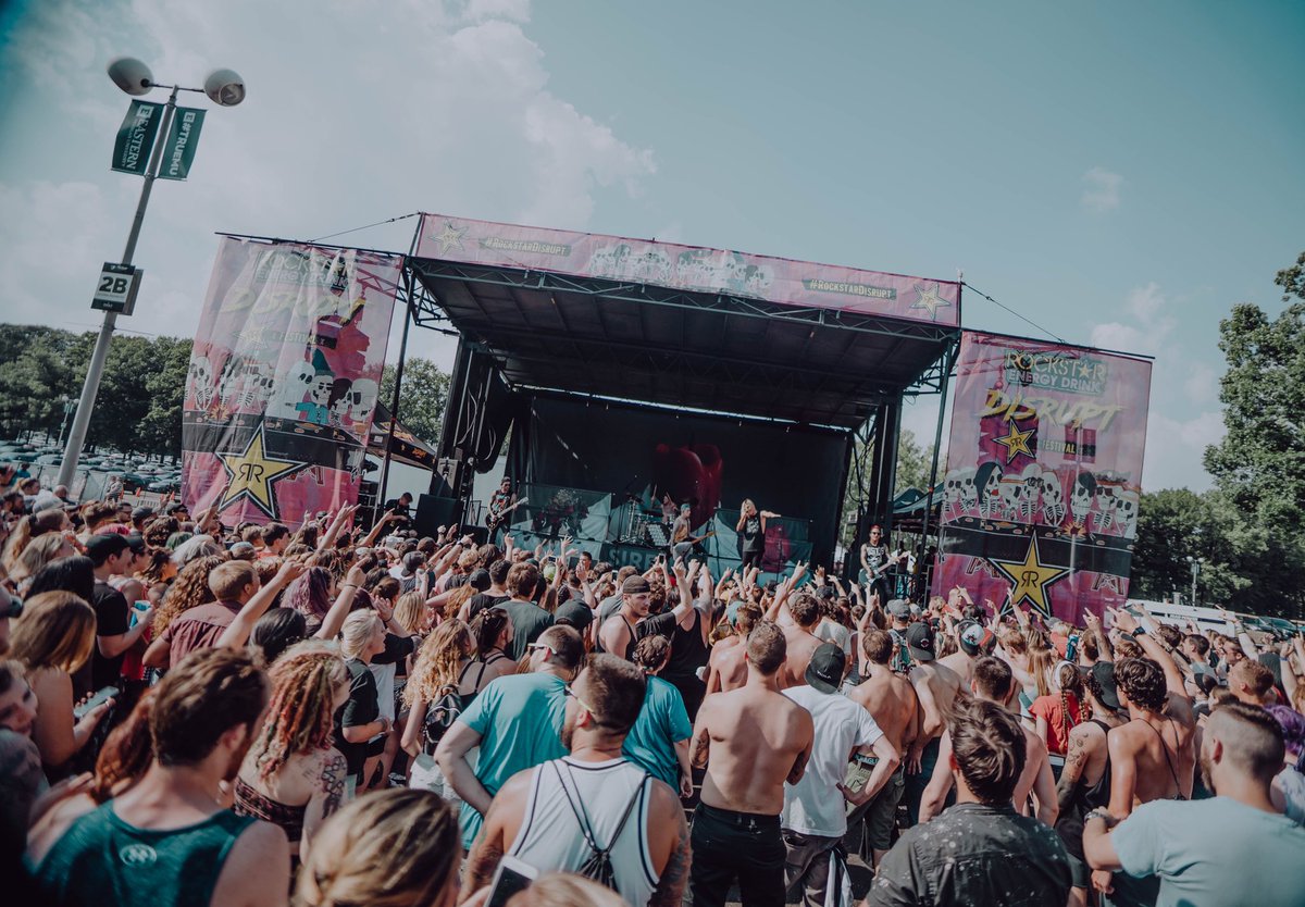 DISRUPT is at Hollywood Casino Amphitheater, Tinley Park! 
DOORS AT 1pm‼️🙌🏻🤘🏻
.
📷 <a href="/BerkshireAaron/">aaron berkshire</a>