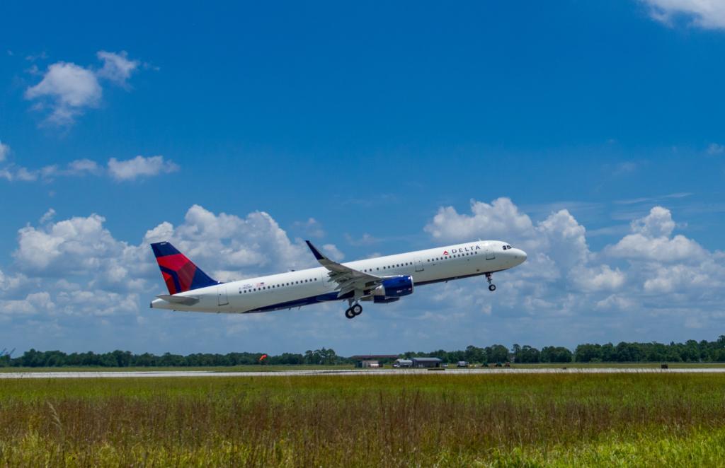 Delta's tweet photo. Today, we take our first completely carbon-neutral flight using biofuels and carbon offsets.

A milestone we are proud of as we work to cut carbon emissions in half by 2050. https://t.co/PiHsUyM3L0