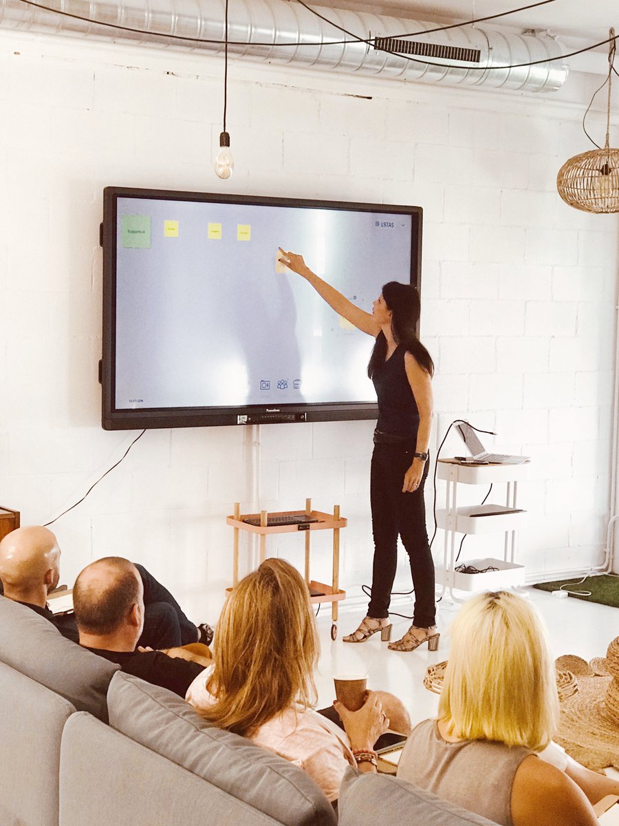 meetbox_espana's tweet photo. Esta semana, tuvimos el placer de dar la bienvenida a los equipos del @BavelVoxel que asistieron a un taller dedicado al #liderazgo consciente.
#leadershipconscient #liderazgoconsciente #consciousleadership #redefiningleadership #worksmarter #meetoutofthebox #MeetBox https://t.co/9rkc8TMjv1