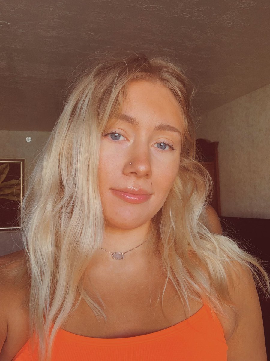 The green nails really ruin my orange esthetic
