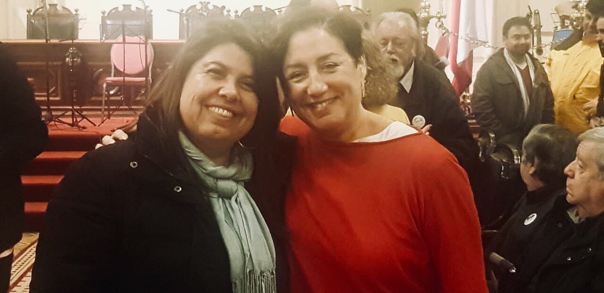Claudia_Mix's tweet photo. Ayer nos encontramos con la @labeasanchez en la conmemoración de los 48 años de la nacionalización del cobre. Queremos un país soberano y de derechos para todas y todos. En el #ProgramadeMuchos proponemos recuperar nuestras riquezas naturales https://t.co/yfoy3S19mu