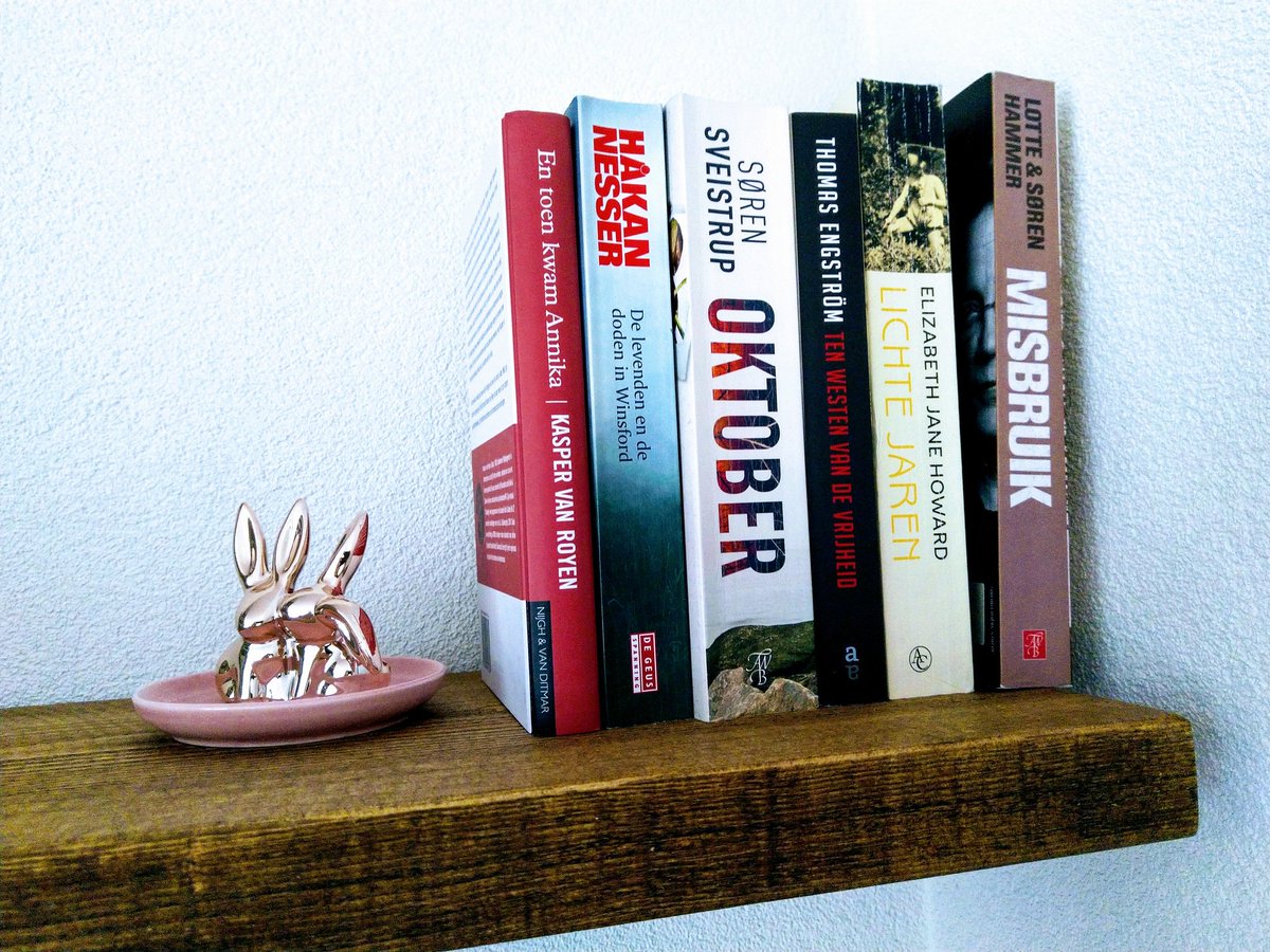 AnnikavanBerkel's tweet photo. Nieuwe aanwinsten! Lees meer: "Gevonden (én gekocht) op de boekenmarkt!" https://t.co/dQ59wfxk9Y via @Hebbannl https://t.co/t8Cb7OCRLw