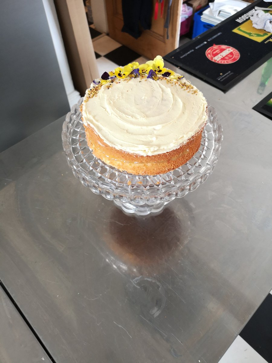 stevelloyd9's tweet image. Folks I've eaten a few cakes in my time but the one I had this week from @clemserrell #batch22 was outstanding. Order now before she is too busy. @WorcAmbassadors @copperbeechhse @HW_Chamber @PhilipSerrell