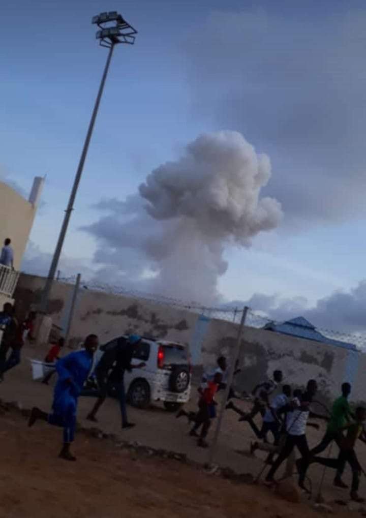 Rita_Katz's tweet photo. 1)Breaking: #Shabaab claims the suicide operation and ensuing armed assault at Hotel Asasey in the port city #Kismayo, southern #Somalia. Clashes reportedly ongoing. 1st such operation in the city, with tactics similar to those seen in #Mogadishu and #RiversideAttack in #Nairobe. https://t.co/j3a2trJwq3