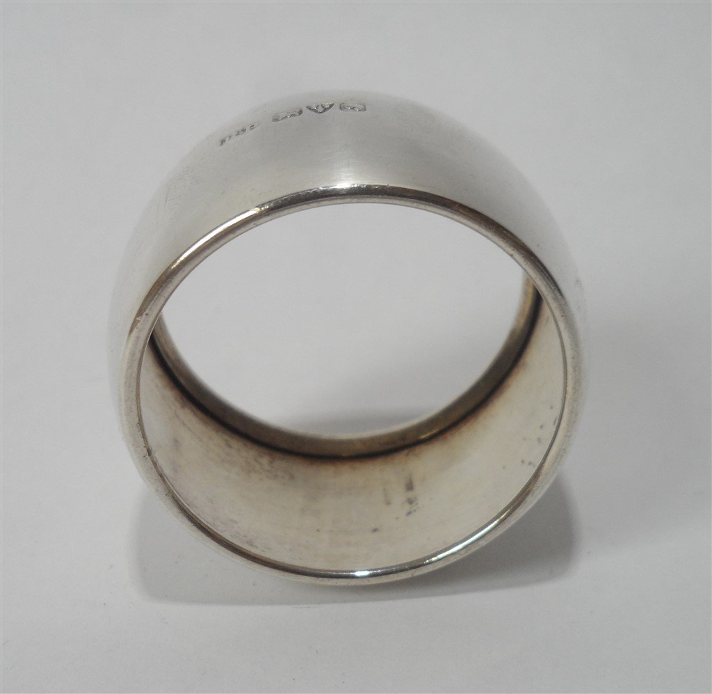 NorthernTrace's tweet photo. #vintage Hallmarked #Silver 15g Napkin Ring #RobertPringle #Chester 1918-19 WW1 https://t.co/S1TgloVwbB @eBay_UK https://t.co/AQIn83SFhD