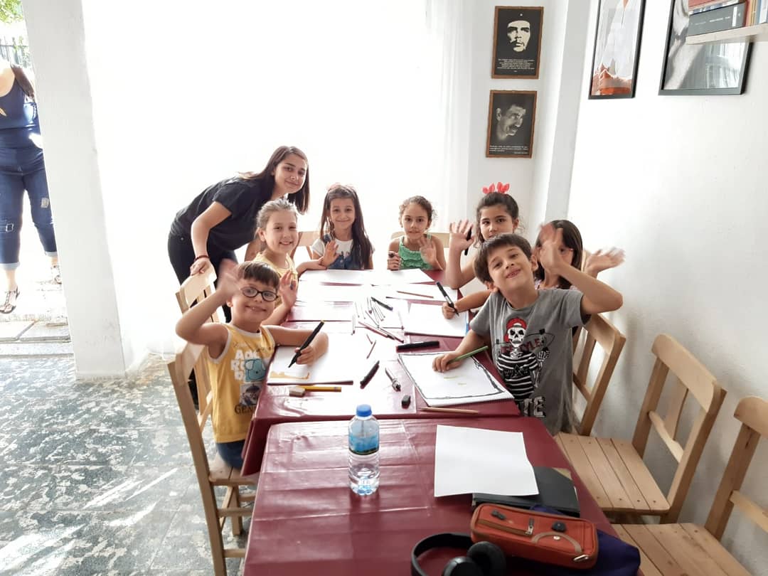 IzmirTkp's tweet photo. Bayraklı Merkez Semt Evi'nde İngilizce ve resim atölyelerimize başladık.

Geleceğimizi aydınlatmaya ve umudu çoğaltmaya semt evlerimizde devam ediyoruz.

#TKP #İzmir #SemtEvi https://t.co/tLEWPegCTn