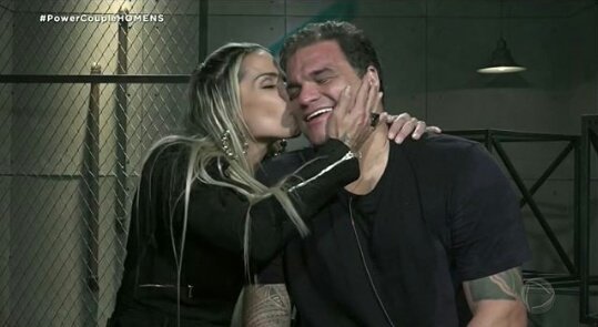 bragaoffc's tweet photo. Que o amor seja a melhor  forma de começar e terminar o dia.💛☇ #TeamBrazatto https://t.co/AsD2faqT93