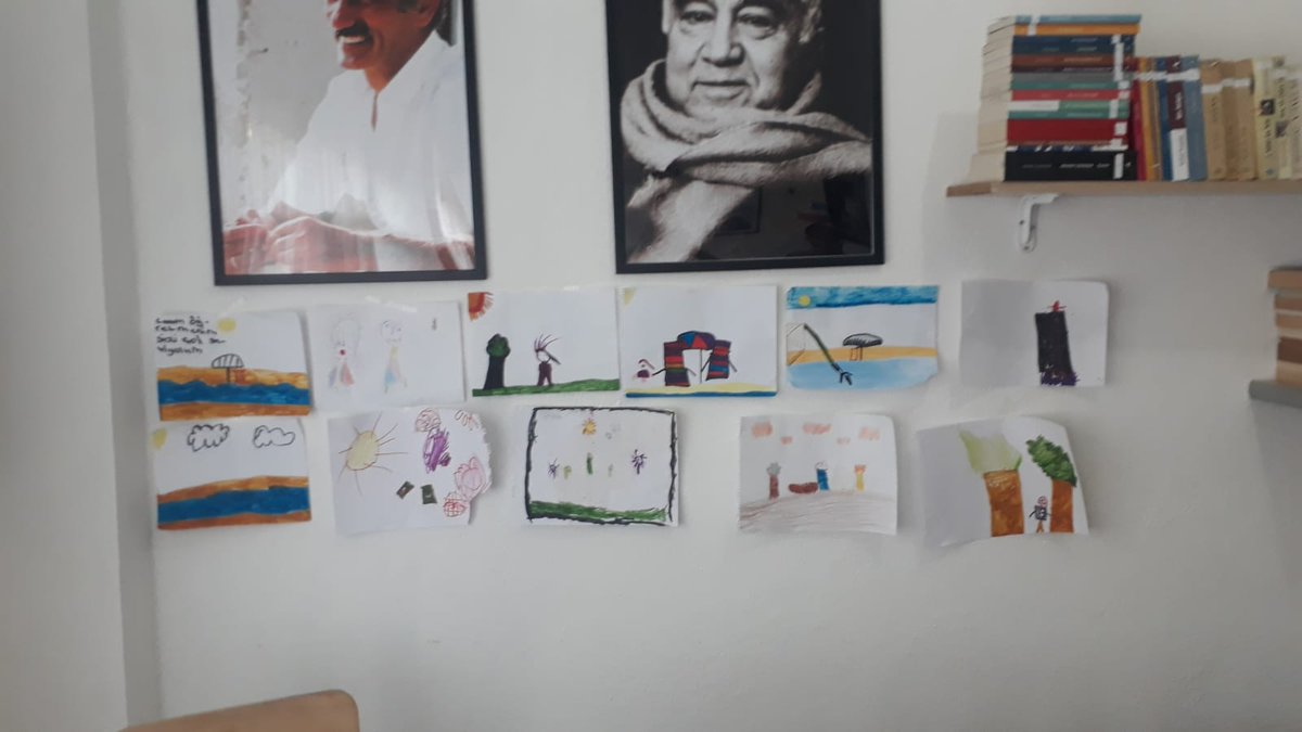 IzmirTkp's tweet photo. Bayraklı Merkez Semt Evi'nde İngilizce ve resim atölyelerimize başladık.

Geleceğimizi aydınlatmaya ve umudu çoğaltmaya semt evlerimizde devam ediyoruz.

#TKP #İzmir #SemtEvi https://t.co/tLEWPegCTn