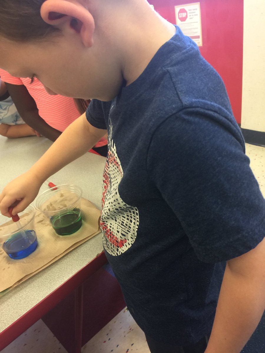 miral143's tweet photo. Our little scientist are engrossed watching and learning about primary and secondary colors by doing hands on experiments. https://t.co/MoYSW0Kil1