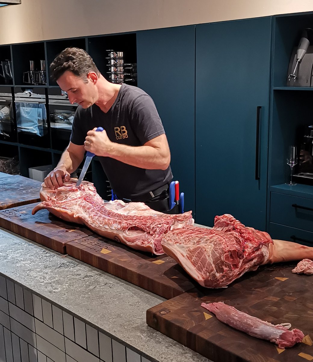 DaveTheCarGuy's tweet photo. As much as I love digital, there's something pretty damn satisfying about working with your hands. Had a great evening last night learning some proper butchery and curing skills with @MattManningChef & Richard Bosman. #NotaSponsoredPost #SupportYourMates https://t.co/i9SWD1TbRx
