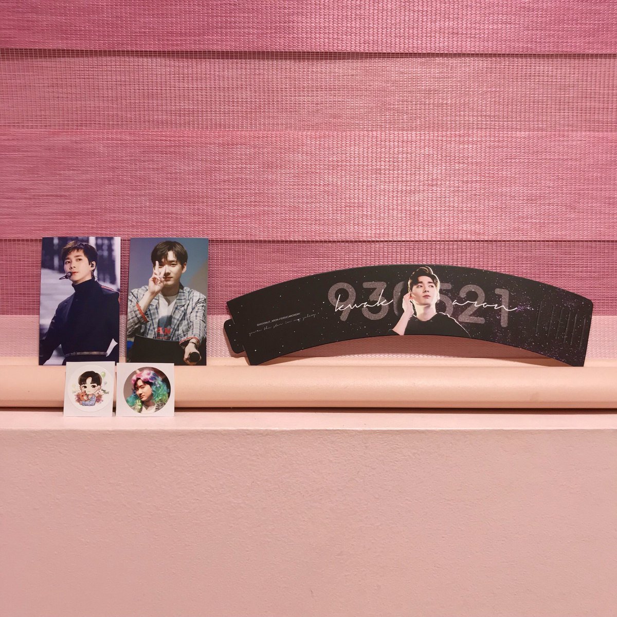 Tikimia17's tweet photo. 🇹🇭 NU’EST Segno in BKK 🇹🇭

🐶 200 sets of Aron day Cupsleeve, PCs &amp; stickers from @0521ARONDAY 
(Helping to giveaway)

📆:  20th &amp; 21st July
⏰: After 12pm (TBC on that day)
🎫: Show Concert Tix

Qty: 100 sets / day

#뉴이스트 #NUEST #ARON
#SegnoInBKK #NuestSegnoInBKK #NUESTinBKK https://t.co/wGLt2OX2Xw