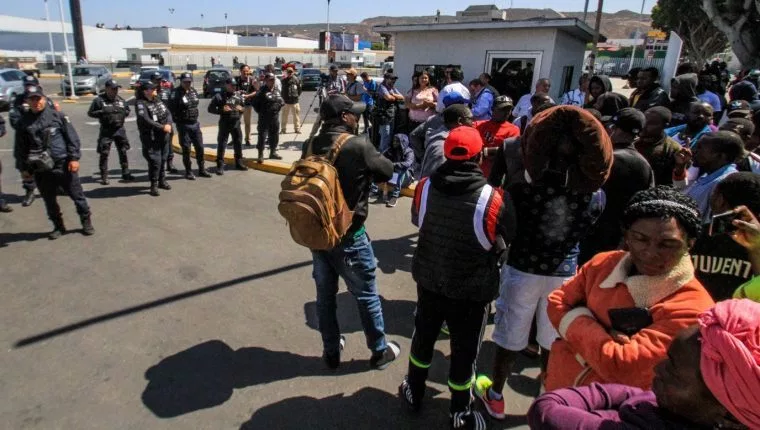 migracion_sv's tweet photo. Esta es la realidad en Estados Unidos para los inmigrantes.

https://t.co/SFlveepWEi https://t.co/u3lIV2aNcl
