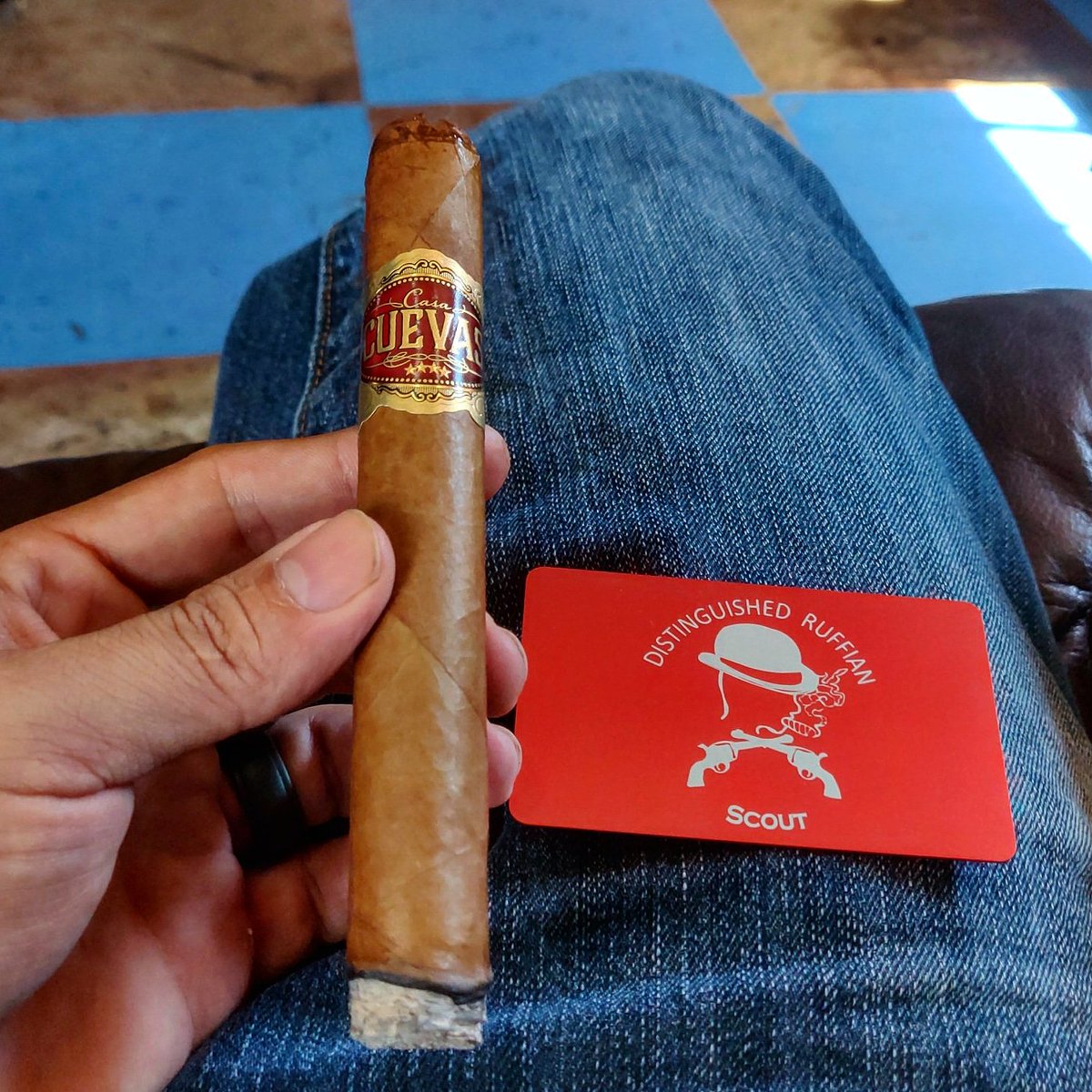 MartincdWfg's tweet photo. Having a stick with the the old fart at the #DRFriendly shop @ispycigarsclub on this #REDFriday Come out and have some breakfast. #DRAZNMScout #CigarPorn #CigarLover #CigarLife https://t.co/DZAah2QwZW