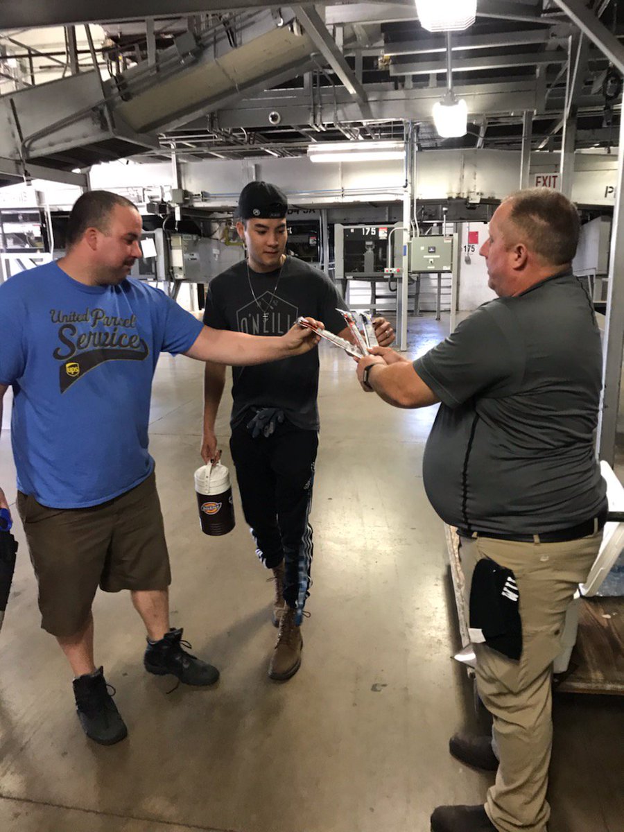 day_lions's tweet photo. #HotFlashFriday #LionsRoar #SafetyFirst #HydrationIsLife Sara Stanley passing out ice pops on this hot day. https://t.co/LkMsjMvkIv