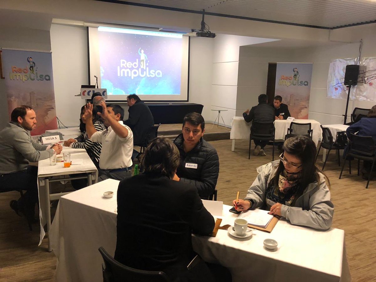 energia_cluster's tweet photo. 🔵 Fuimos parte del Match Mentor Mentee en el marco del programa #REDIMPULSA, orientado a emprendedores. En la oportunidad altos ejecutivos con experiencia en el rubro pudieron guiar a los emprendimientos de nuestra región👌🏼. Nuestro gerente participó como uno de los mentores 😁 https://t.co/17f0iPEaDx