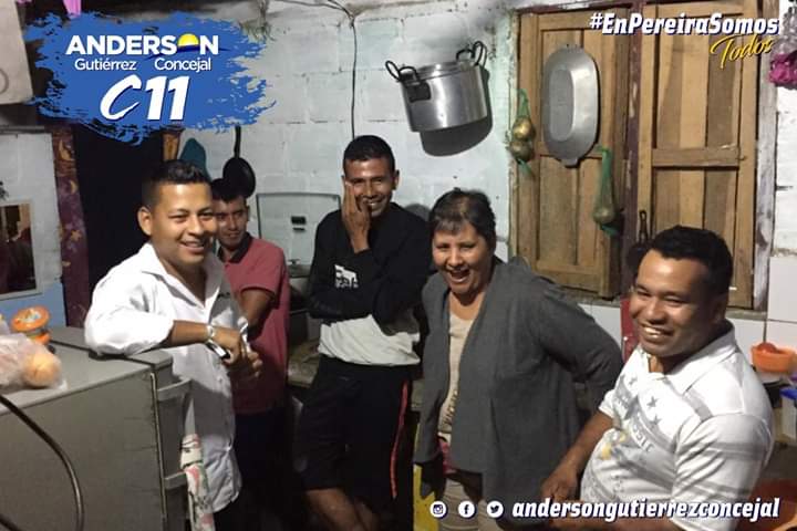 AndersonGutir18's tweet photo. Parados en un andén ,en la sala, en la cocina, ahí es donde me siento cómodo. Con orgullo y #humildad puedo decir que me he hecho a pulso, se dé donde vengo y lugares como estos no me son desconocidos. Siempre será un #honor aceptar su #generosa invitación a #compartir https://t.co/rtG078TnJA