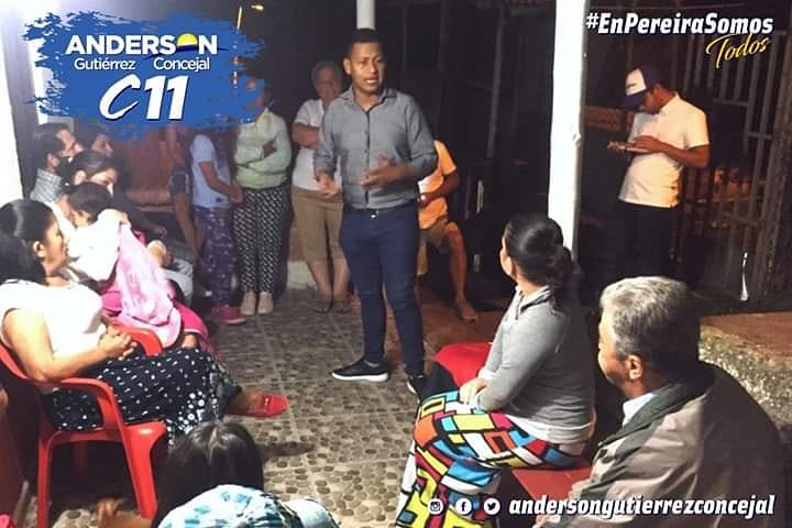 AndersonGutir18's tweet photo. Parados en un andén ,en la sala, en la cocina, ahí es donde me siento cómodo. Con orgullo y #humildad puedo decir que me he hecho a pulso, se dé donde vengo y lugares como estos no me son desconocidos. Siempre será un #honor aceptar su #generosa invitación a #compartir https://t.co/rtG078TnJA