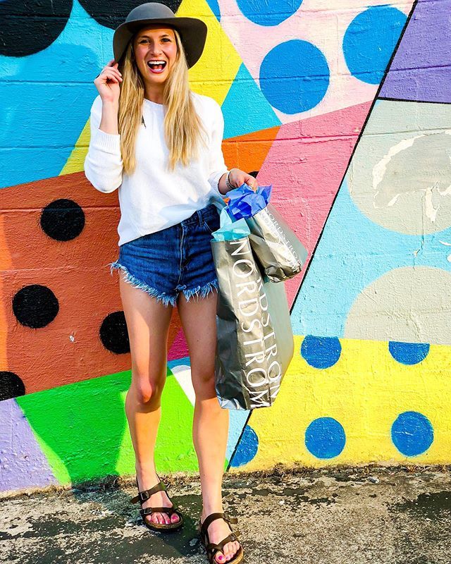 annadanigelis's tweet photo. 🛍 With the #Nsale starting today, doing a little gifting to go along with my NEW ROUND UP of best STAPLE pieces on https://t.co/Ba0je95Xg8 🛍 I’m talking $800 Nordstrom gift card to shop the sale!!! 🙌🏻🙌🏻 I’ve teamed up with some of my fav bloggers to gi… https://t.co/E8iPMDPmep https://t.co/v2hOIyi6Gu