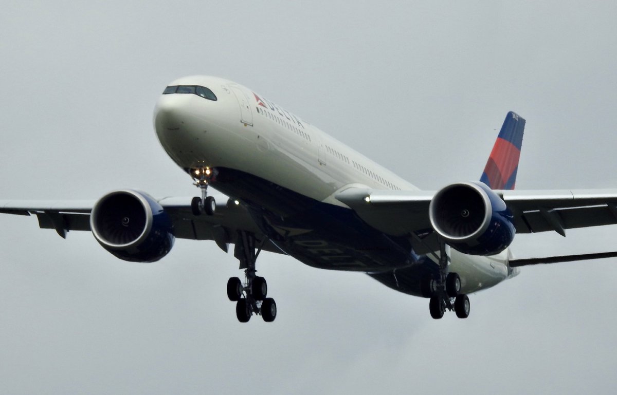 GerardiAviation's tweet photo. @Delta second #Airbus A330-900 #N402DX arriving into @SeaTacAirport after a ferry flight from @ATLairport , thanks @JetTipNet ! https://t.co/WhXvZH1xut
