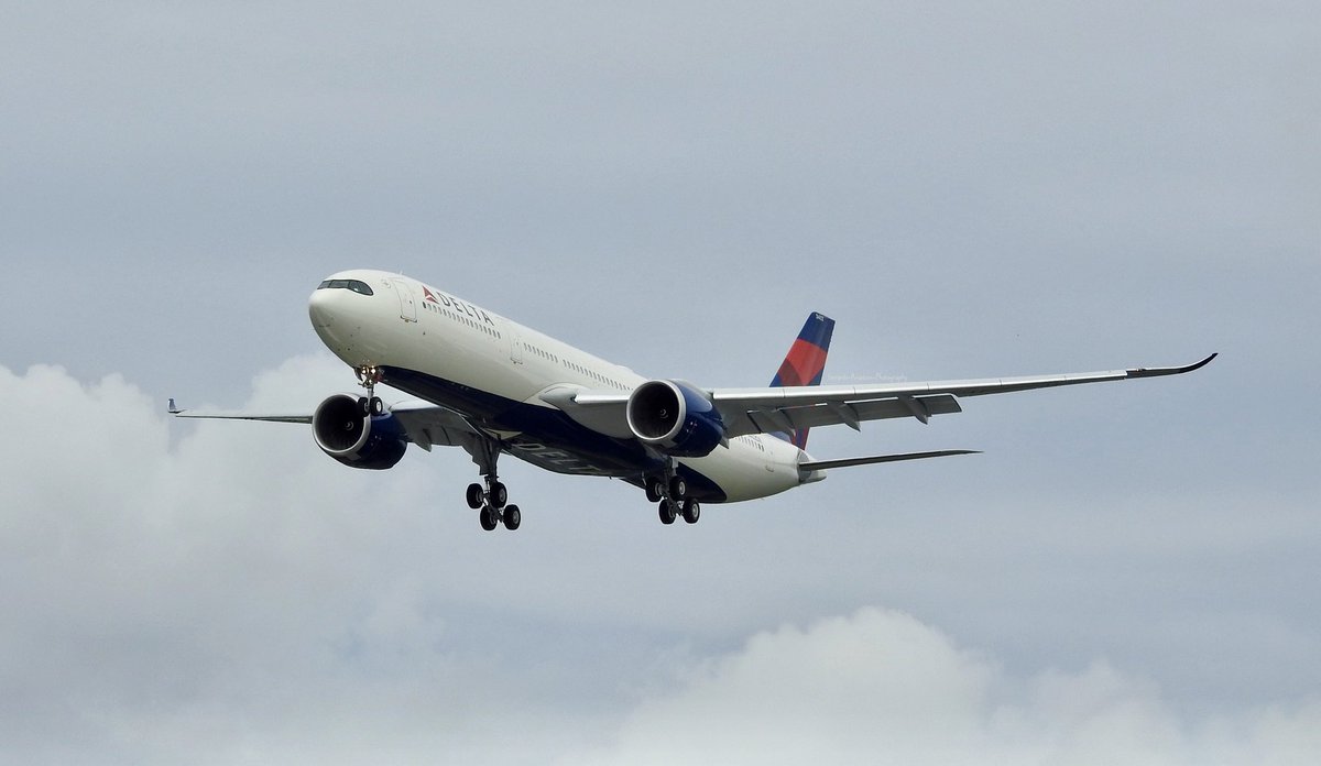 GerardiAviation's tweet photo. @Delta second #Airbus A330-900 #N402DX arriving into @SeaTacAirport after a ferry flight from @ATLairport , thanks @JetTipNet ! https://t.co/WhXvZH1xut
