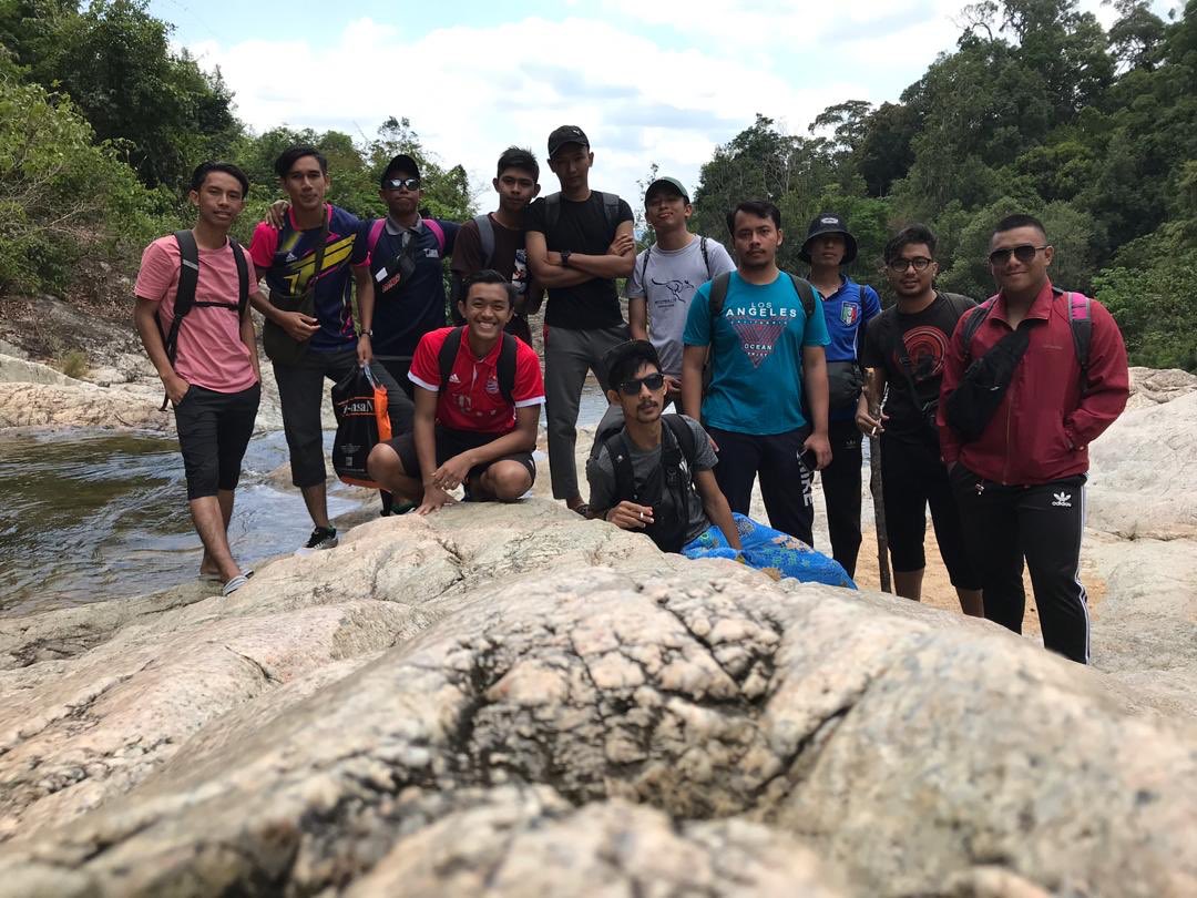 aimanidlanrosda's tweet photo. Tak tahu laa nanti habis belajar mesti rindu gila babi geng-geng ni yang bermacam perangai😞 https://t.co/SkeKPY7rJn
