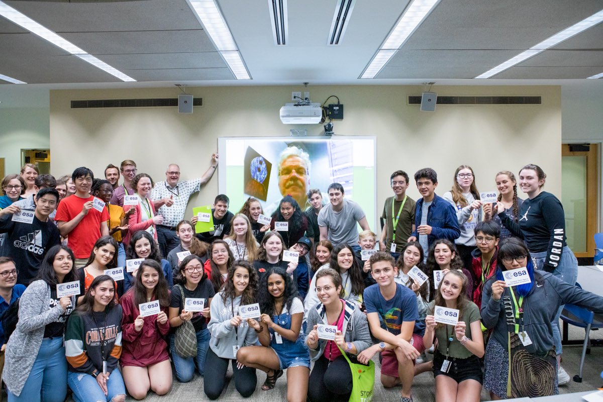 37 students from #Canada, #CostaRica, #Ecuador, #Guatemala, #Mexico and the #US at the end of their video-conference with #ESA-Astronaut Dr. #ReinholdEwald. Feeling a bit outta space now. 🚀🛰
@pasch-net and <a href="/goethedc/">Goethe-Institut Washington</a> (Photo credit: #MarkRömisch)
