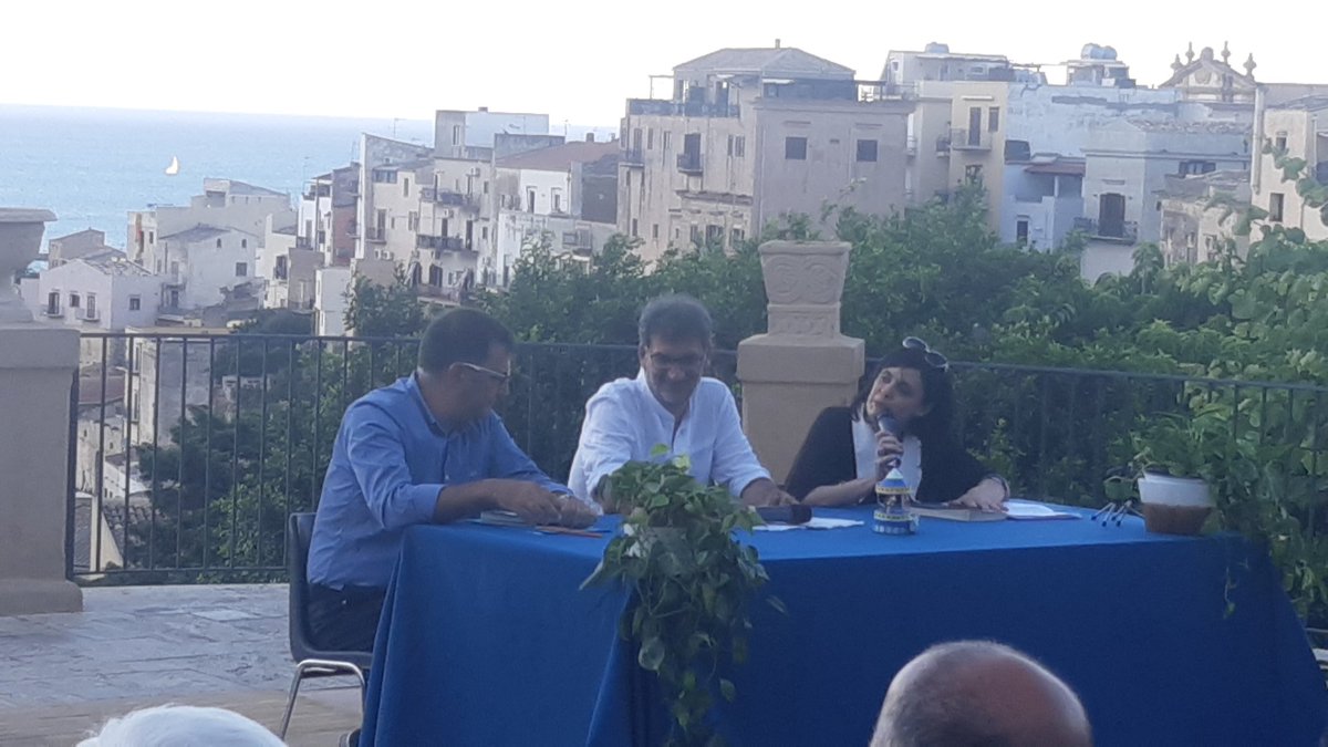 "La voce è corpo e il corpo è voce. La voce è la parte del corpo che invecchia meno. Io ho sempre avuto una percezione corporea della poesia. Da qui nasce "Con in bocca il sapore del mondo". Fabio Stassi ora a  #Contaminazioni2019