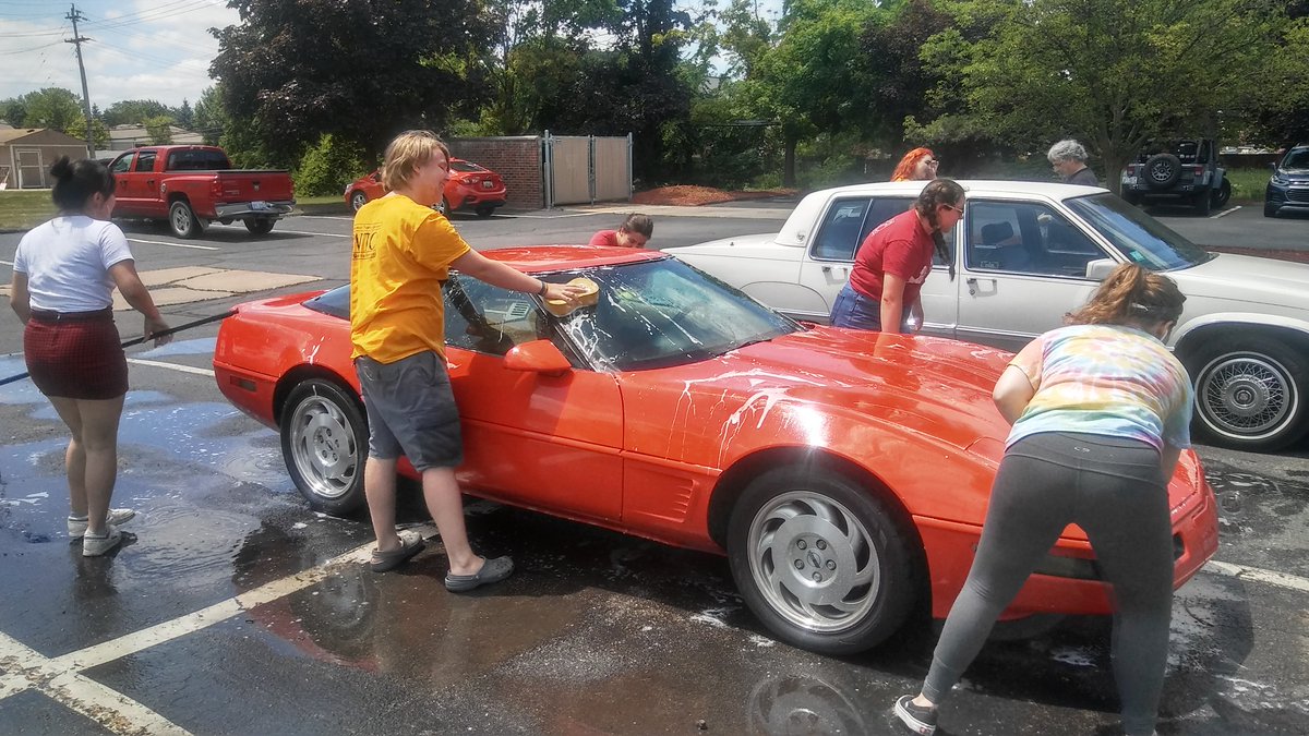 WTCproductions's tweet photo. If they trust us, so can you. Free Car Wash at Jimmy John's until 3 today! @WoodhavenHigh @WBSDStrong https://t.co/tLl3167stV