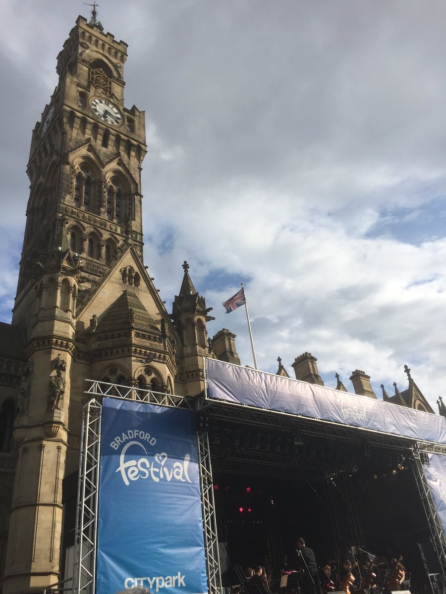giles_clegg's tweet photo. Sun is out for the Bradford festival ! https://t.co/iOeDDG4ya7