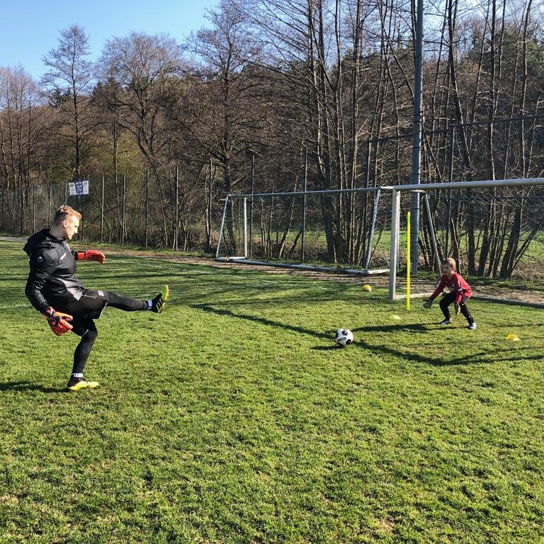 goalkeepdevelop's tweet photo. Freie Plätze für Aug-Nov 2019! Keeper Academy in (21702) Ahlerstedt, (74869) Schwarzach, (66740) Fraulautern, (75031) Eppingen und (79108) Freiburg!
Deine Chance! ⚽️🧤
Mehr Infos unter: https://t.co/inxpdrhFvf
#keeperacademy #torwartschule #torwarttraining #torwart #keeper https://t.co/w7OqB8xOAN
