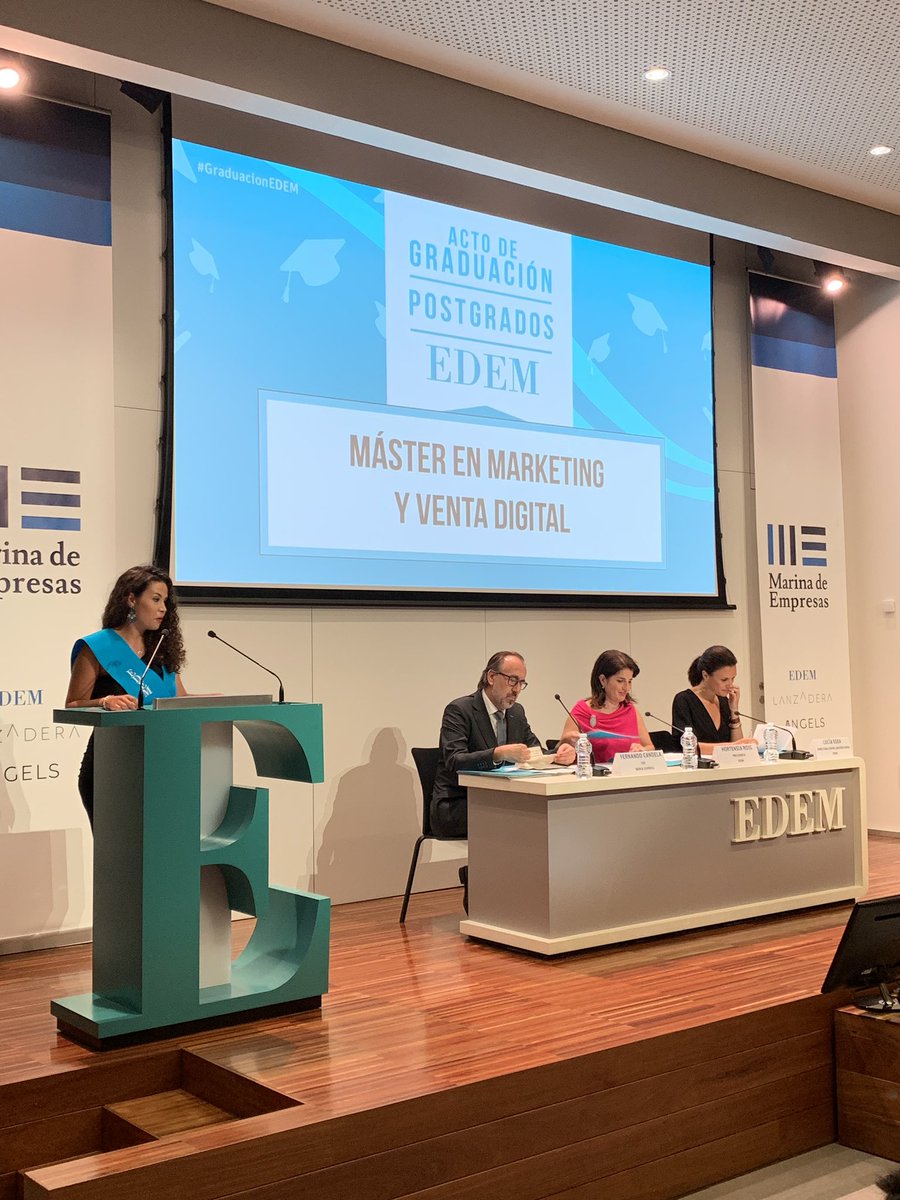 EDEMempresarios's tweet photo. 👨🏼🎓 @AnaliaOrts representante del #MasterMKyVD "Espero y deseo que todos y cada uno de vosotros busque y encuentre su "queso". Ya sabéis que no es cuestión de suerte, sino de buena suerte. Con todo eso, y cultura del esfuerzo, llegaréis a donde queráis llegar"
#GraduacionEDEM https://t.co/kRNaNxxrun