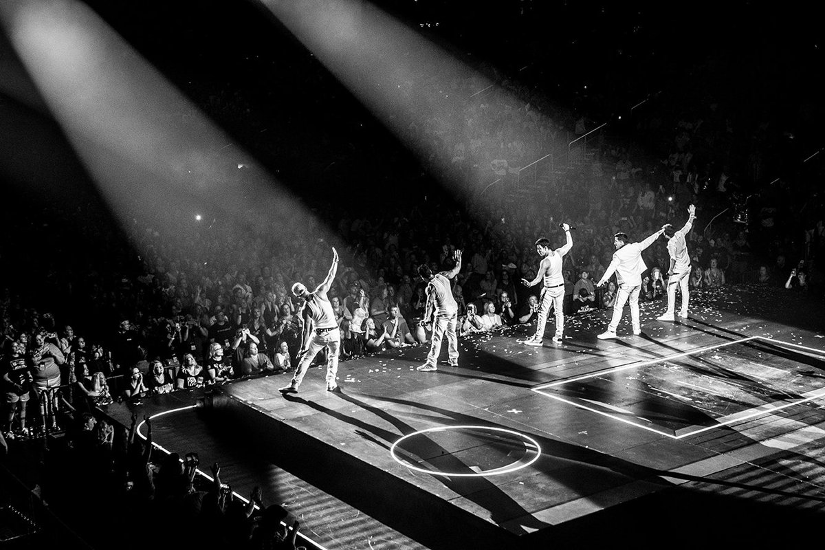 NKOTB's tweet photo. Atlanta brought the heat to the #MixtapeTour last night 🔥🔥🔥. We haven’t burnt out yet, #BLOCKHEADS! 3 to go! 📷: @mjambriz https://t.co/cIlxieJoNf