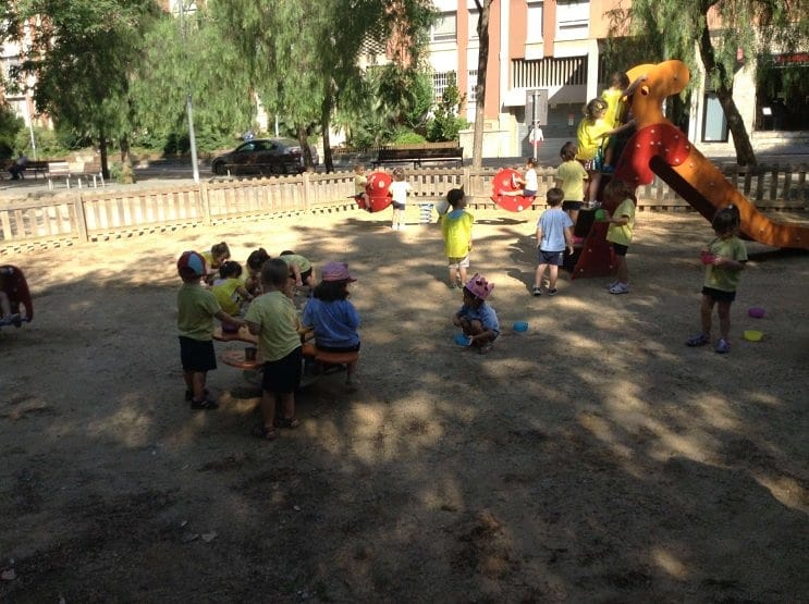 SolSolet_Sbd's tweet photo. Acabem la setmana d'una manera divertida! La classe dels #belluguets i la dels #xerraires han anat una bona estona al parc!! 
Bon cap de setmana!!
#sabadell #escolabressol #solsolet #parc #sortides #juguemalparc  @ Sol Solet https://t.co/2CEeF2fo5E