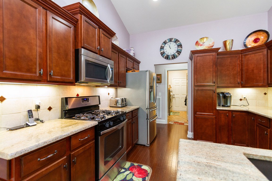 BentleySold's tweet photo. Stop by this Sunday between 2 to 4 for a Open House and see this beautiful, clean, one level, 3 bedroom, 2 bath home located at 509 Cloverhill Lane in Stone Bridge Subdivision in Lebanon, Tn. 37090  Contact my office at 615-444-0072 or my cell at 615-593-5426 #SoldTheWrightWay https://t.co/BHorYlY7dq