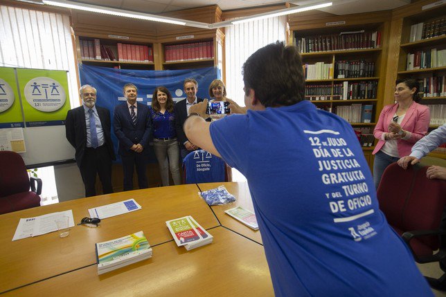 Aprovechando la jornada, se leyó un manifiesto en el Colegio diariodeavila.es/noticia/Z07B64…