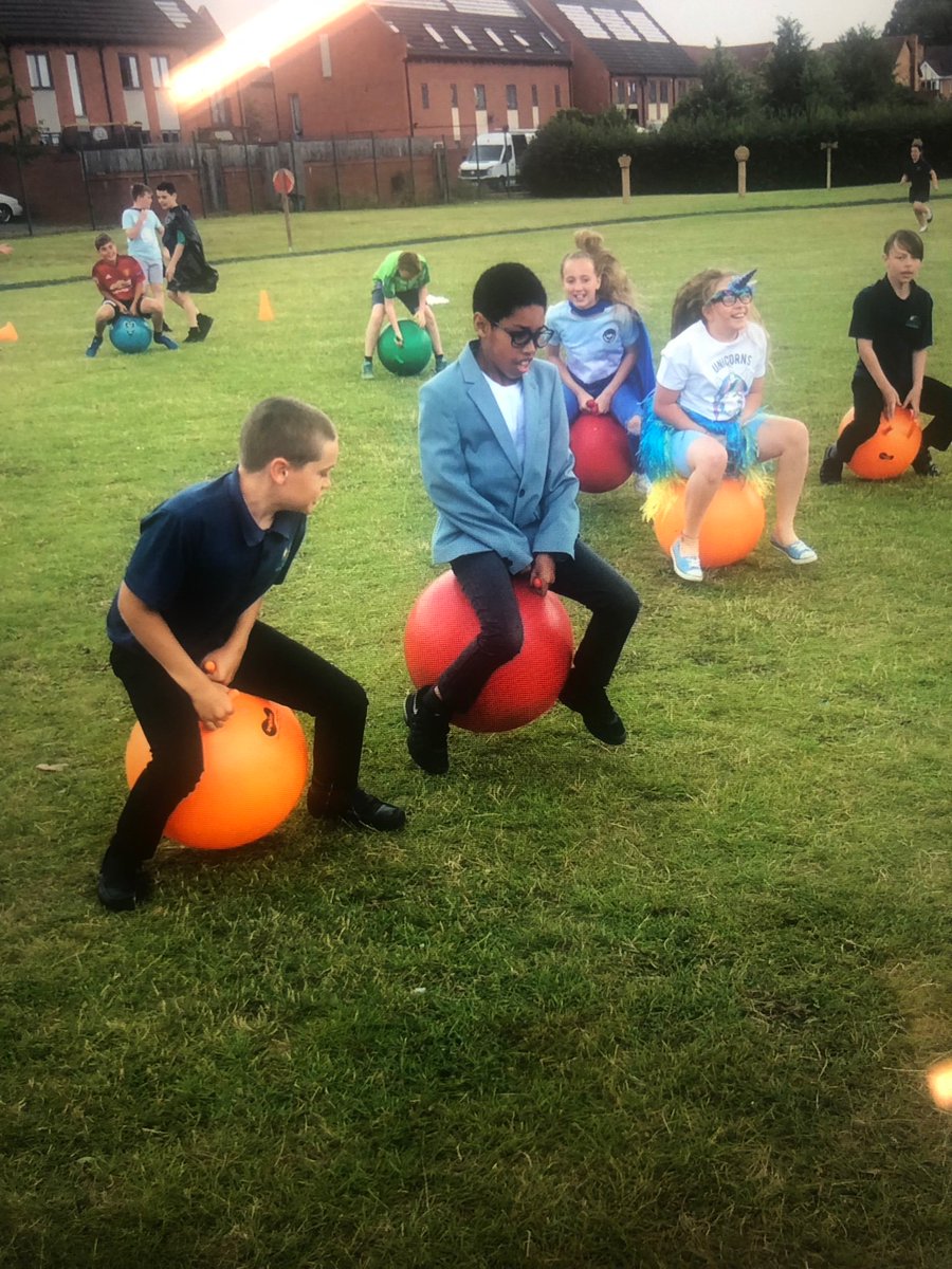 uptonclass6b18's tweet photo. We were taught today by Supergirl ☺️ You’re never too old to dress up as your favourite Superhero!! Such a range of costumes from Year 6 and we had lots of fun on the obstacle course 👍🏾 https://t.co/sp6iXFvNwR