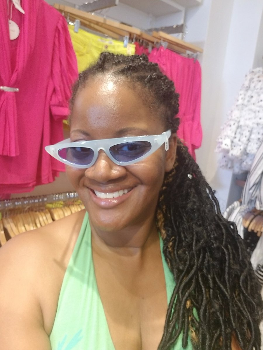 travelistaaj's tweet photo. When life throws you shade ... Don't get upset, just change your perspective. ALWAYS stay positive!!! 🌸🌼🌺 #travelistaaj #lovelife #discoverearth #exploretheworld #seetheworld #trektheworld
#travelchannel #traveltrekker #traveltrekking #globelusters #globetravel #stayandwonder https://t.co/vObbgLCBVf
