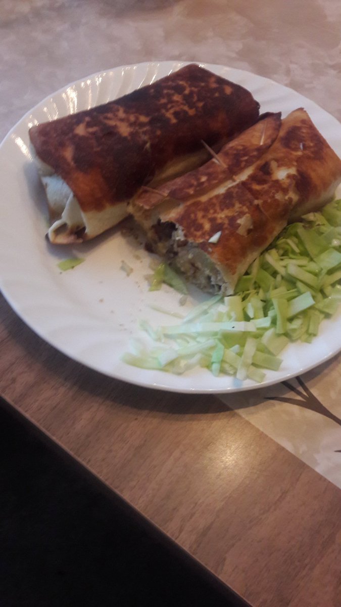WhatMarkMakes's tweet photo. Pan Fried Chicken Chimichanga https://t.co/eonEU49o7Q