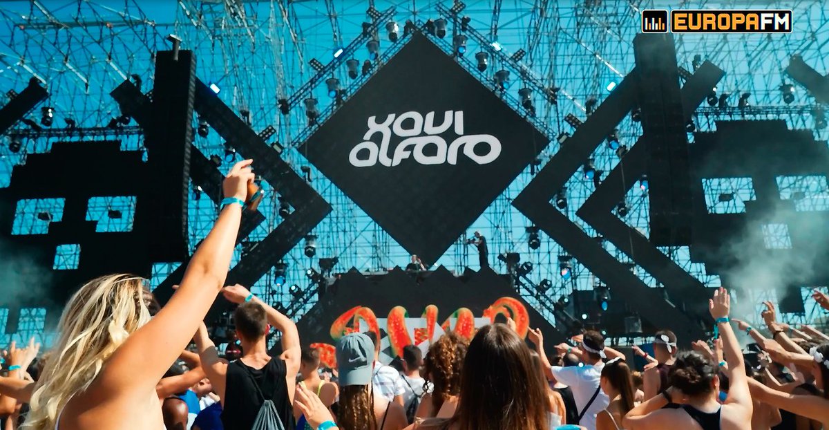 Ya hace un año de esta foto. Mañana nos volvemos a ver en el mejor festival del verano @bbfbarcelona 

#dj #djs #edm #music #festival #summer #beach