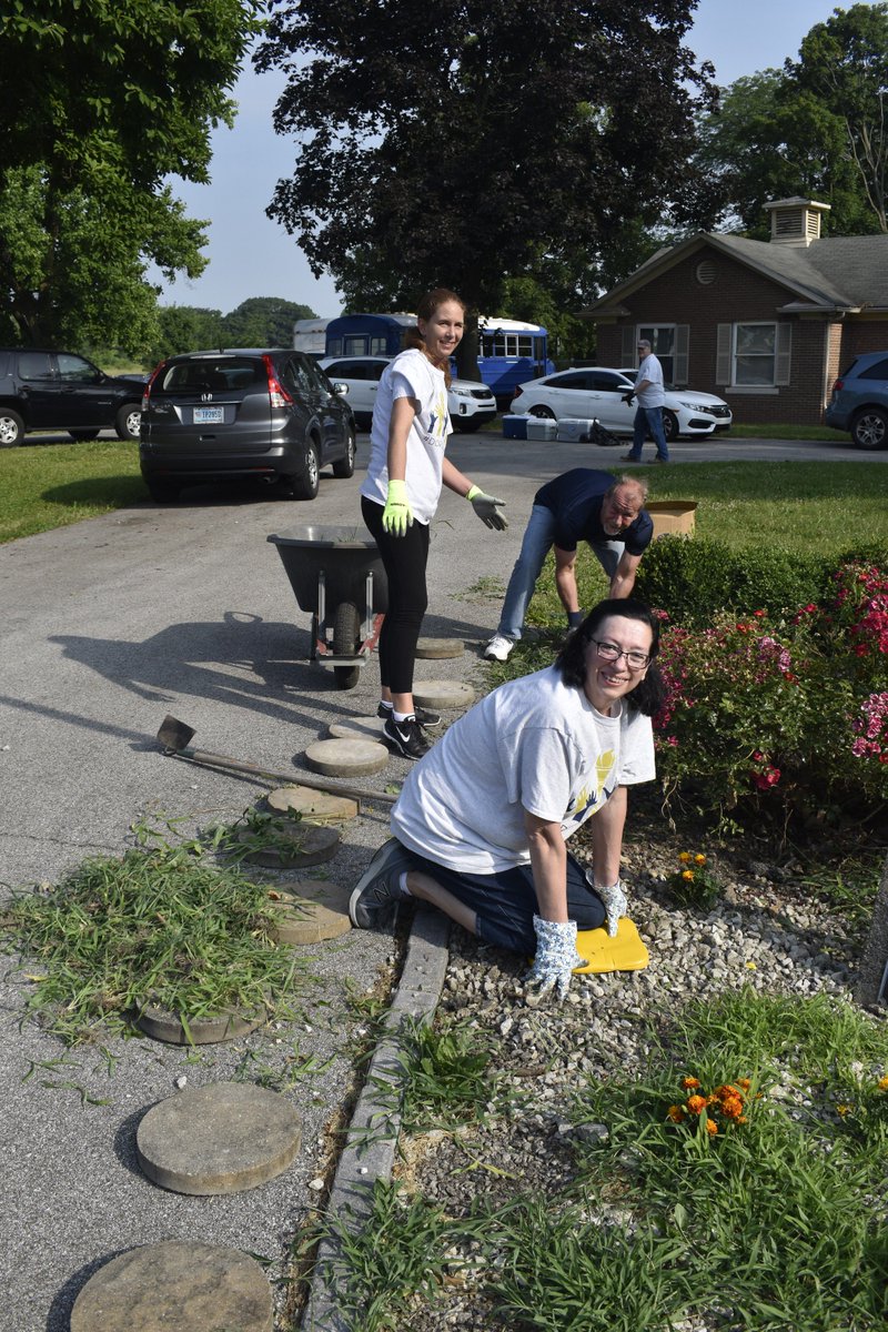 HVAFofIndiana's tweet photo. A huge thank you to @INRevenue for once again being amazing volunteers at our Warman Houses!! They did such a great job! https://t.co/C3FlGOa98x