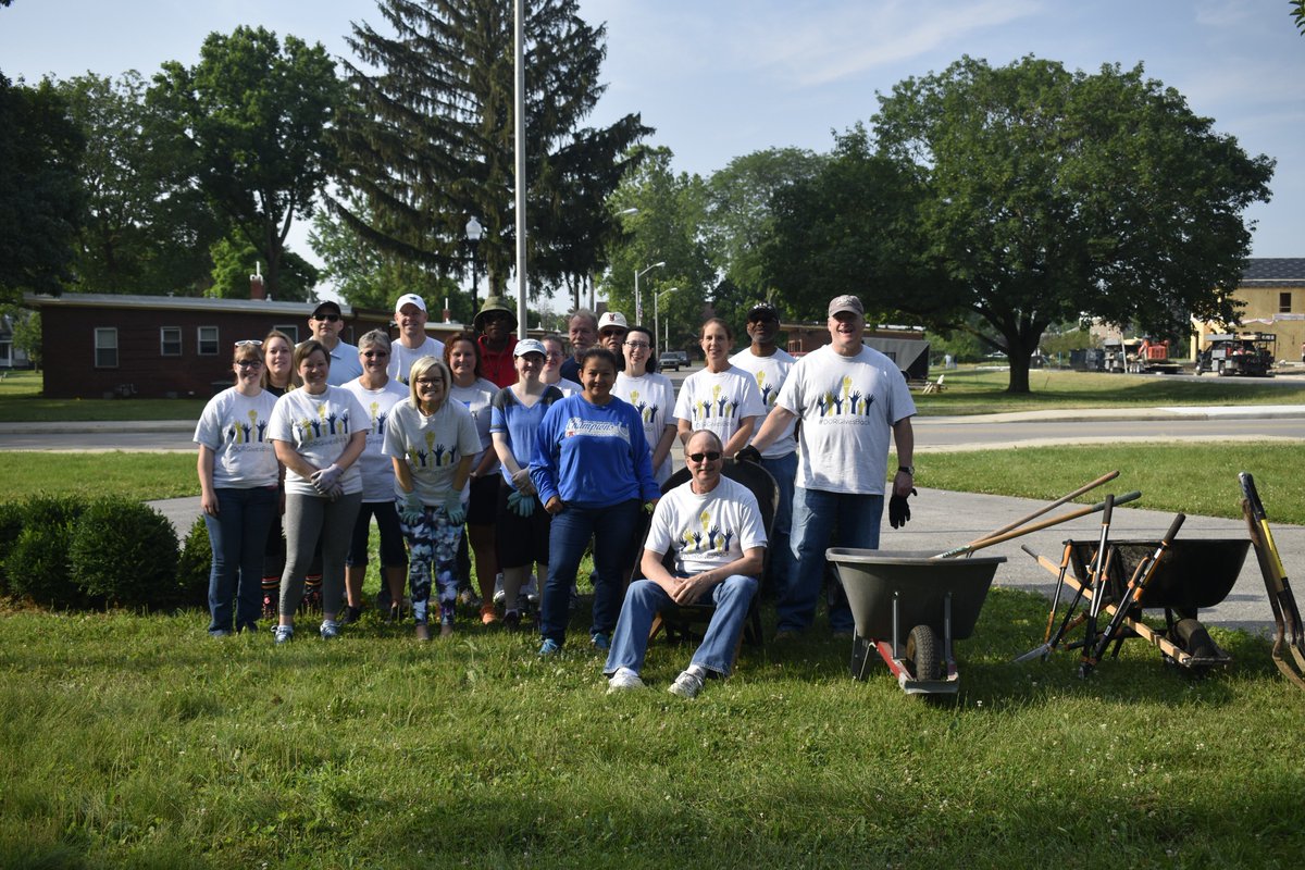 HVAFofIndiana's tweet photo. A huge thank you to @INRevenue for once again being amazing volunteers at our Warman Houses!! They did such a great job! https://t.co/C3FlGOa98x