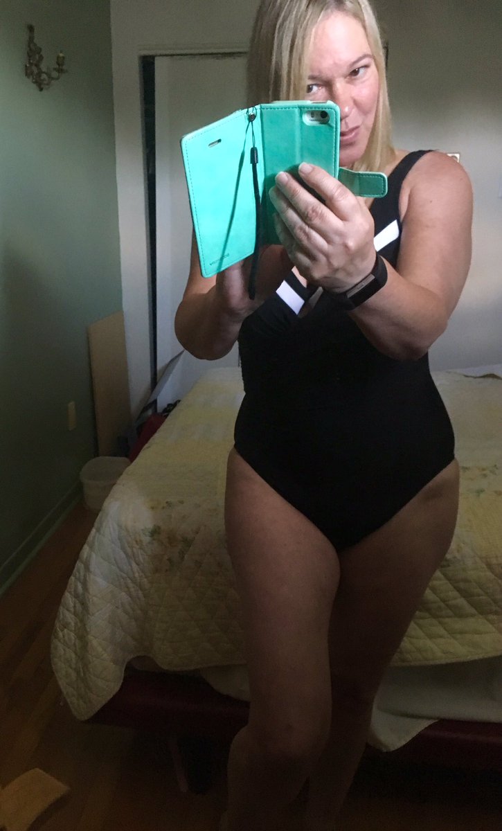 #SelfieDay 
#mirrorselfies 
#fridaymood 
#blackswimsuit 
#blondecompanion
#maturecompanion
#indycompanion 
#yzabelwolf 
#lavalcompanion
#ottawacompanion 
#montrealcompanion 
Have a good weekend folks 
👙🏖🕶💋