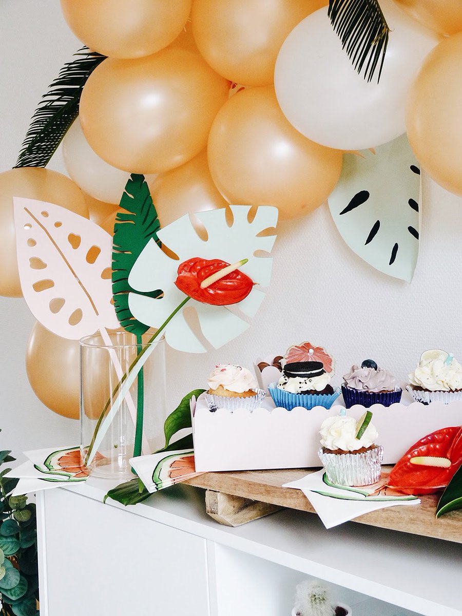 ¡Fiesta tropical con Black Confetti! 🌿🌴✨