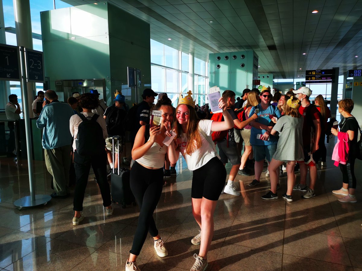ACS_Sch_Trips's tweet photo. Homeward bound. At the boarding gate in Barcelona Airport. #acsbarcelona2019 @AbbeywoodSchool https://t.co/maF8YM7xgg