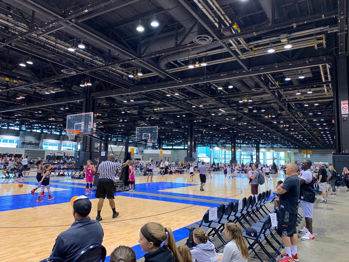 JMabbott15's tweet photo. Absolutely! Incredible level of play &amp; heart on display here in the Windy City. https://t.co/nnZW8rZDuH