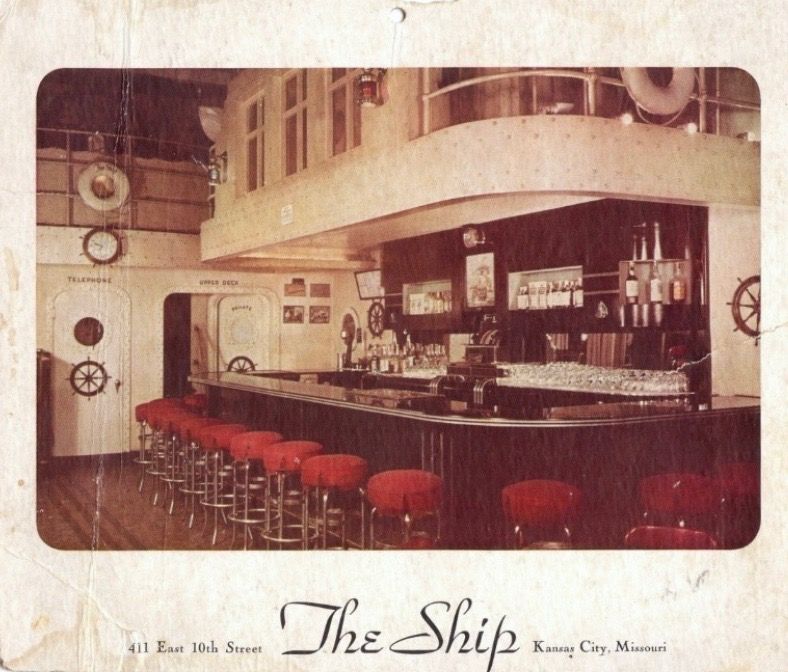 theshipkc's tweet photo. Check out this old postcard photo of the bar from (we guess) around 1940.
.
#kchistory #historicwestbottoms #westbottoms #oldbars #barhistory #theshipkc #historickansascity #divebars #cocktaillounge https://t.co/e6Edq6H4kQ