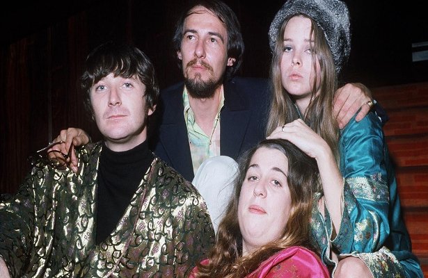 universal881fm's tweet photo. #BlogUniversal “California Dreamin” Se considera que es una de las canciones más representativas de los años sesenta y del movimiento “Hippie”.
#DescubreLosClasicosUniversal
Más 👉🏻 https://t.co/Gw0B59HjTr https://t.co/zA48YFzrGc